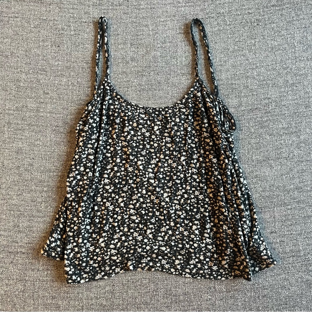 BRANDY MELVILLE Floral Crop Top